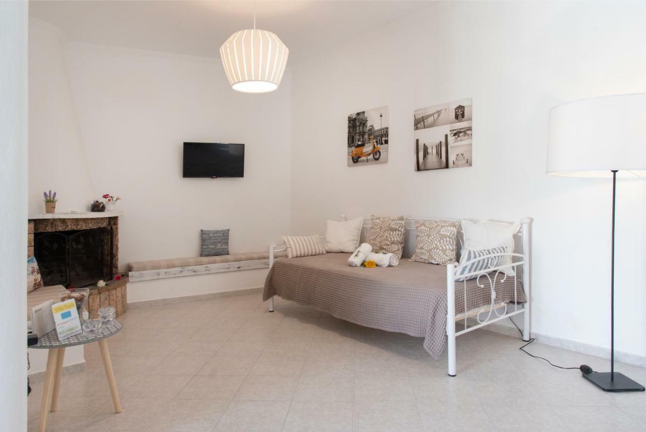 Villa Tonia Parasporos Bagian luar foto